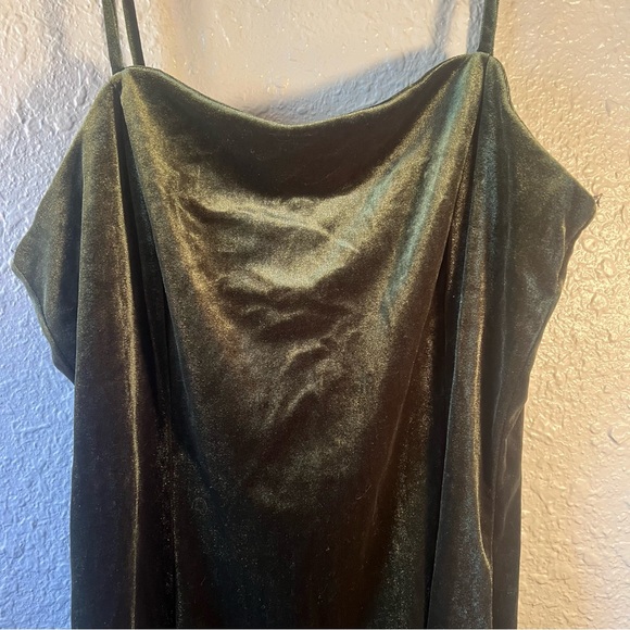 Forever 21 Women’s Velour Velvet Green Mini Party Dress Thin Straps Size Large - Picture 3 of 14